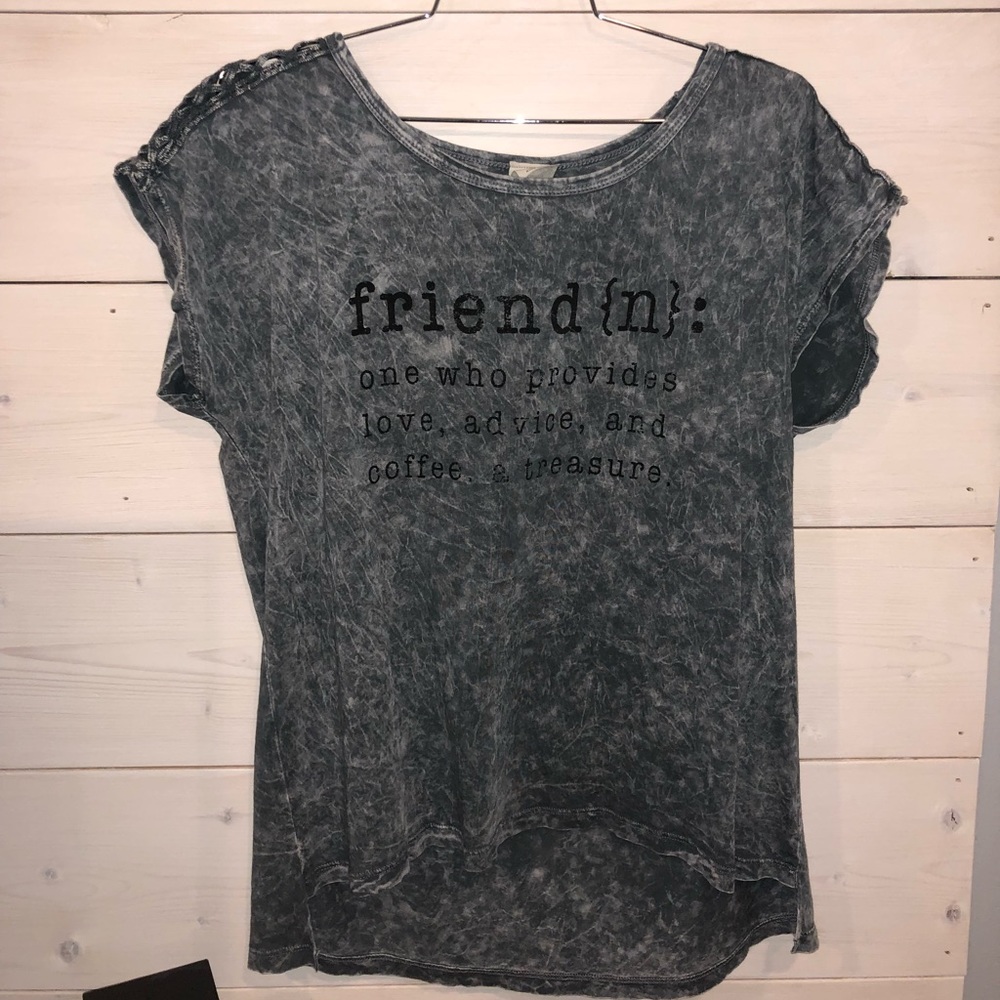 Gray shirt sleeve shirt